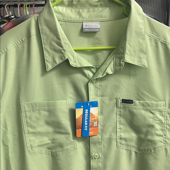 Columbia Men's Light Green Casual Button Down Shirt - Picture 3 of 6